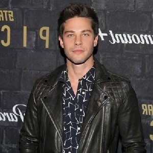 celebrity Dean Geyer